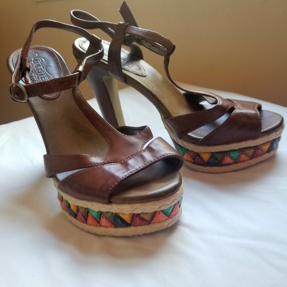 UNLISTED By Kenneth Cole Carry On Heels